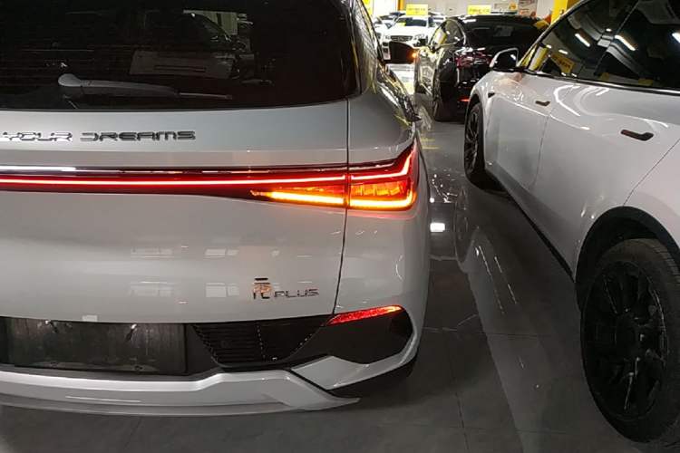 Used BYD Yuan PLUS 2022 510 km Flagship Version Exterior 3