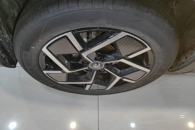 Used BYD Yuan PLUS 2022 510KM Flagship PLUS Exterior 5