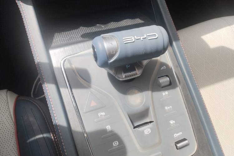 Used BYD Yuan PLUS 2022 430 km Luxury Version Gear Lever