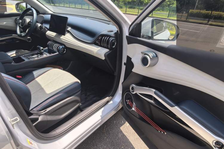 Used BYD Yuan PLUS 2022 430 km Luxury Version Interior 10