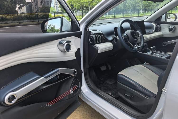 Used BYD Yuan PLUS 2022 430 km Luxury Version Interior 5