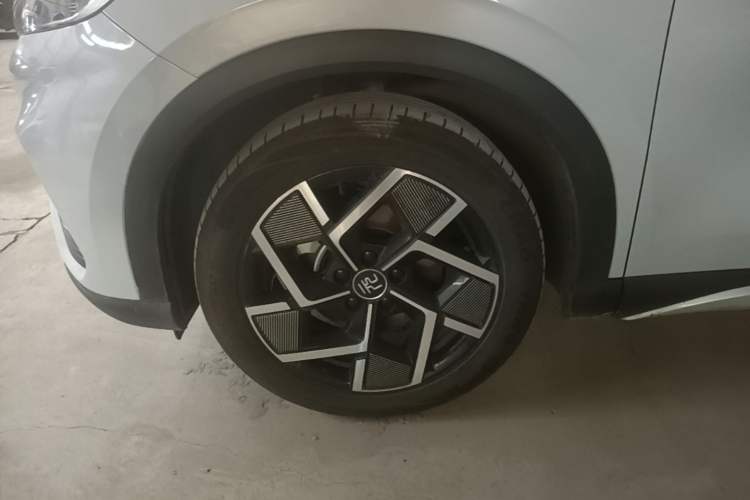 Used BYD Yuan PLUS 2022 510 km Flagship Version Left Front Wheel Hub