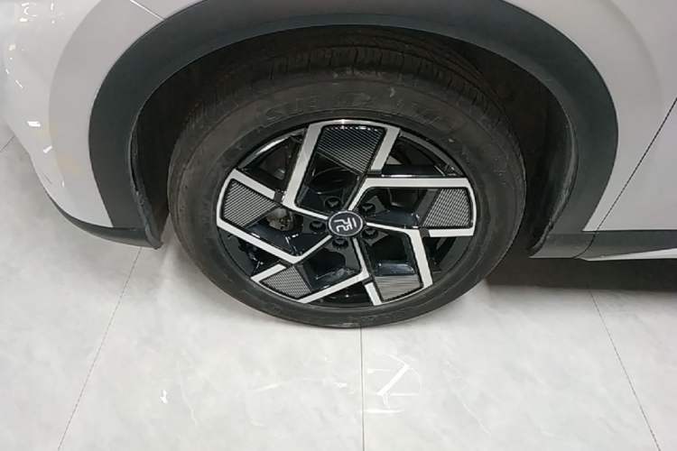 Used BYD Yuan PLUS 2022 510 km Flagship Version Left Front Wheel Hub