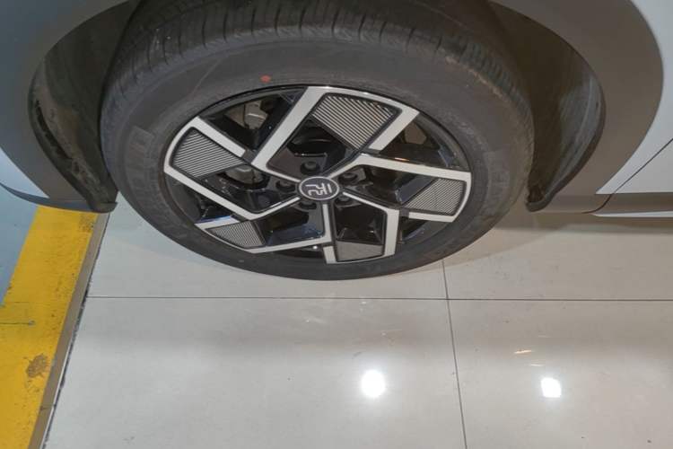 Used BYD Yuan PLUS 2022 510KM Flagship PLUS Left Front Wheel Hub