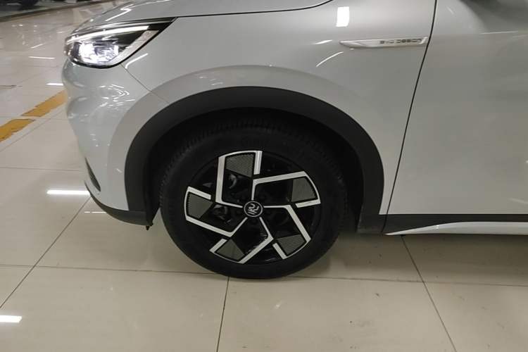 Used BYD Yuan PLUS 2022 510 km Flagship Version Left Front Wheel Hub