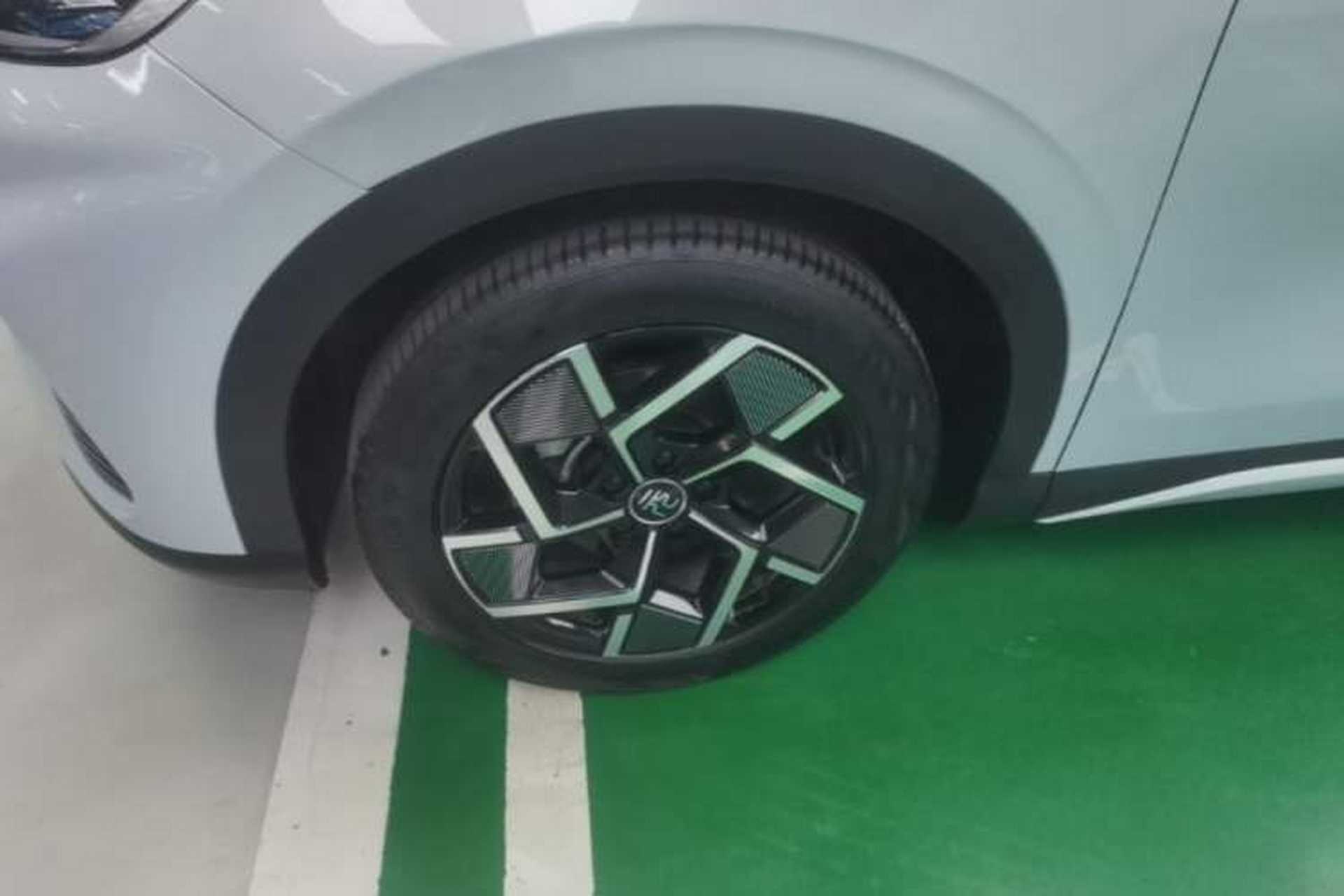 Used BYD Yuan PLUS 2022 510 km Flagship Version Left Front Wheel Hub