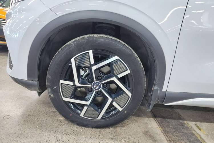 Used BYD Yuan PLUS 2022 510 km Flagship Version Left Front Wheel Hub