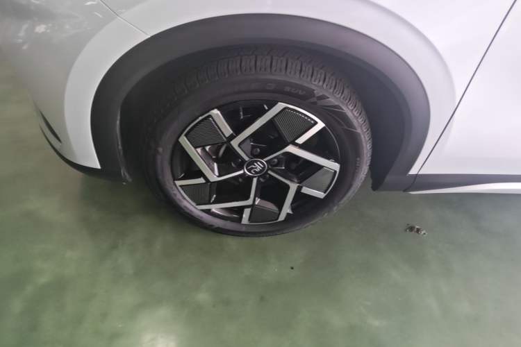 Used BYD Yuan PLUS 2022 510 km Flagship Version Left Front Wheel Hub