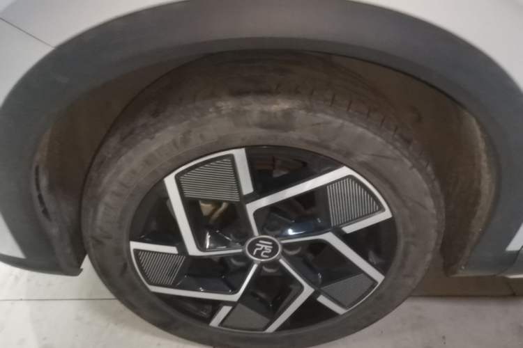 Used BYD Yuan PLUS 2022 510 km Flagship Version Left Front Wheel Hub