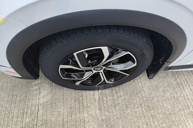 Used BYD Yuan PLUS 2022 430 km Luxury Version Left Front Wheel Hub