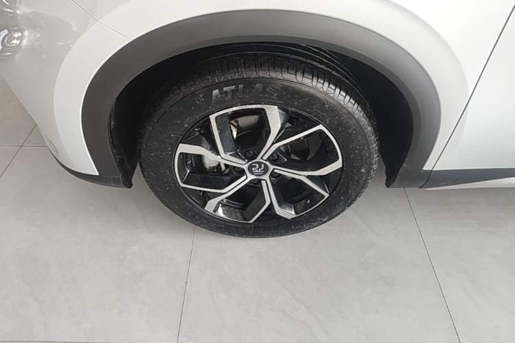 Used BYD Yuan PLUS 2022 510 km Luxury Version Left Front Wheel Hub