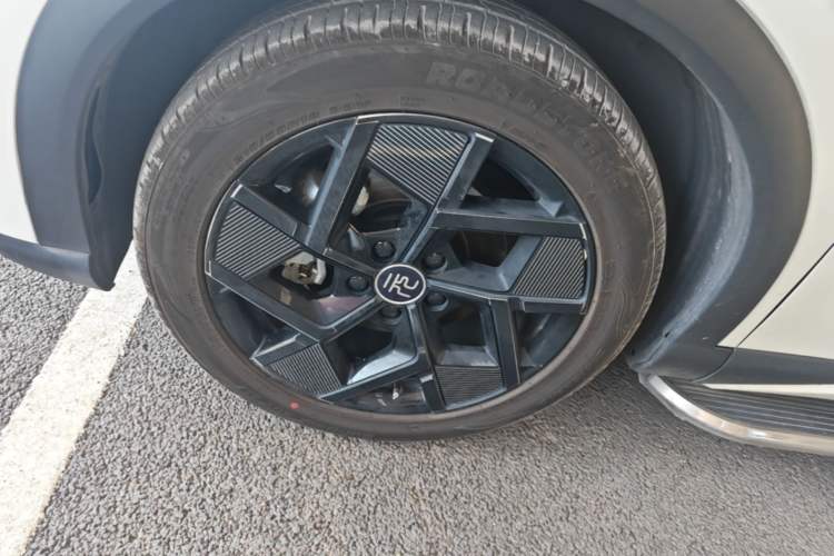 Used BYD Yuan PLUS 2022 510 km Flagship Version Left Front Wheel Hub