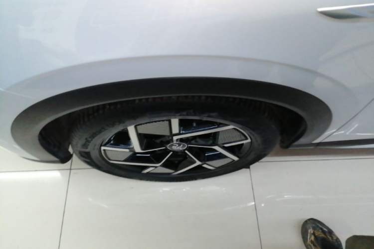Used BYD Yuan PLUS 2022 510 km Flagship Version Left Front Wheel Hub