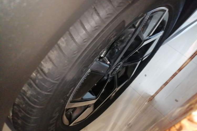 Used BYD Yuan PLUS 2022 510 km Flagship Version Left Front Wheel Hub