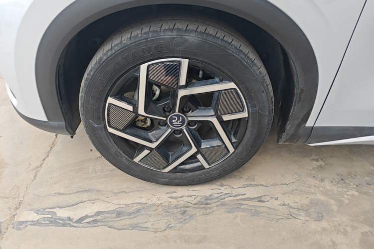Used BYD Yuan PLUS 2022 510 km Flagship Version Left Front Wheel Hub