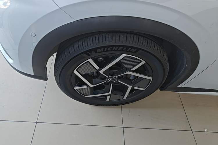 Used BYD Yuan PLUS 2022 510 km Flagship Version Left Front Wheel Hub