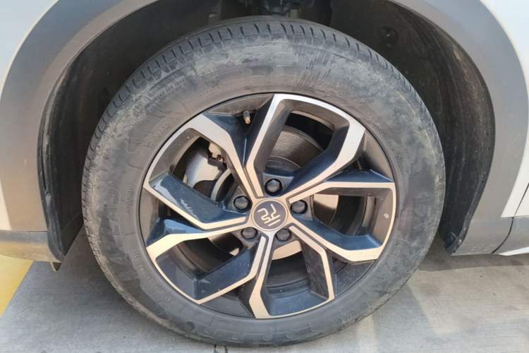 Used BYD Yuan PLUS 2022 430 km Luxury Version Left Front Wheel Hub