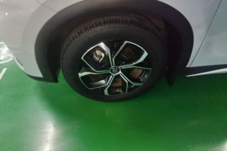 Used BYD Yuan PLUS 2022 510 km Flagship Version Left Front Wheel Hub