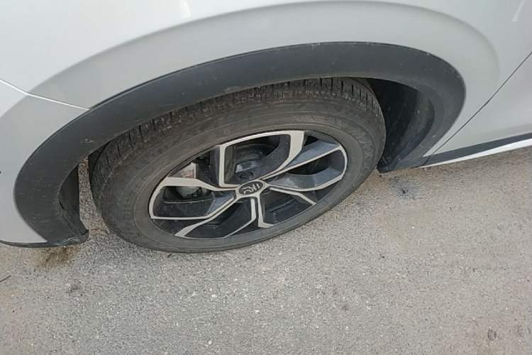 Used BYD Yuan PLUS 2022 430 km Luxury Version Left Front Wheel Hub