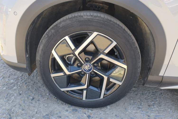 Used BYD Yuan PLUS 2022 510 km Flagship Version Left Front Wheel Hub