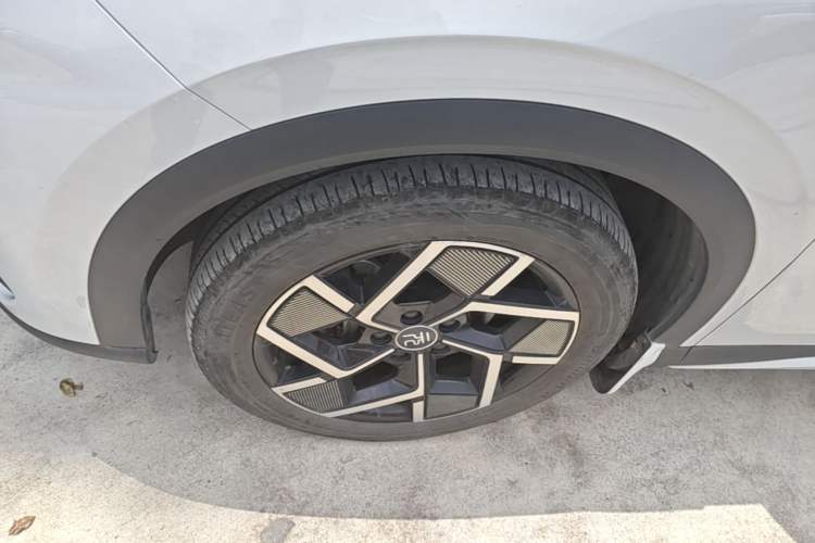 Used BYD Yuan PLUS 2022 510 km Flagship Version Left Front Wheel Hub