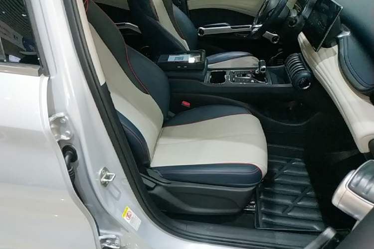 Used BYD Yuan PLUS 2022 430 km Luxury Version Right Front Seat