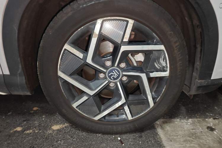 Used BYD Yuan PLUS 2022 510 km Flagship Version Right Front Wheel Hub