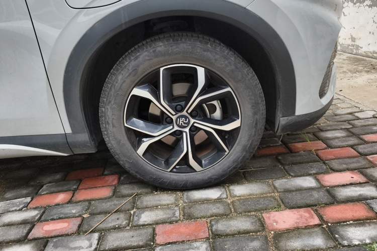 Used BYD Yuan PLUS 2022 430 km Luxury Version Right Front Wheel Hub