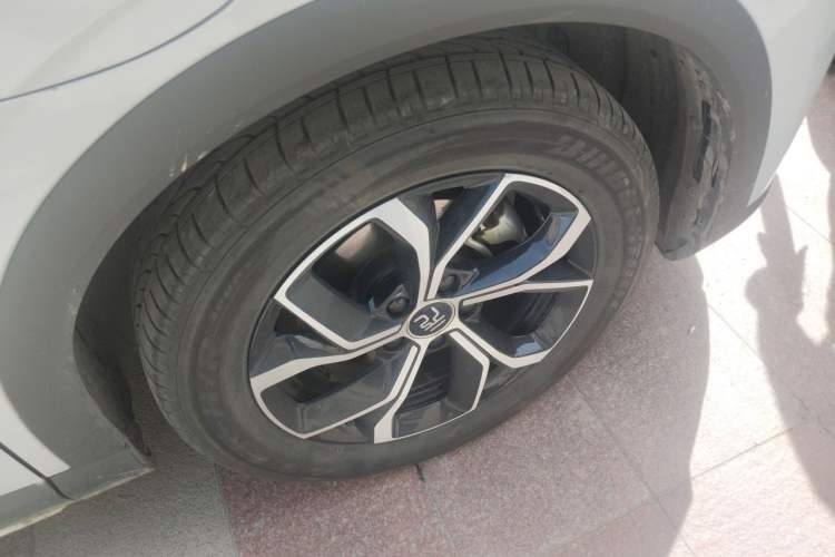 Used BYD Yuan PLUS 2022 430 km Luxury Version Right Front Wheel Hub