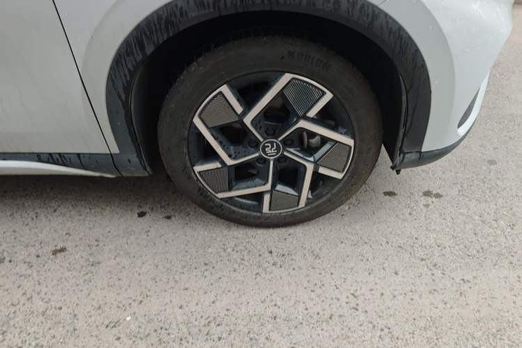 Used BYD Yuan PLUS 2022 510 km Flagship Version Right Front Wheel Hub