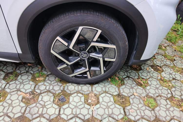Used BYD Yuan PLUS 2022 510 km Flagship Version Right Front Wheel Hub