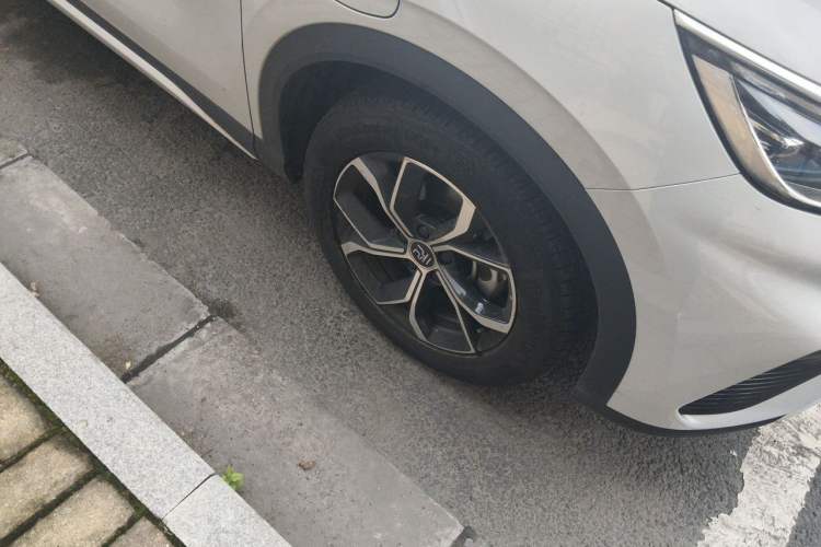 Used BYD Yuan PLUS 2022 510 km Luxury Version Right Front Wheel Hub