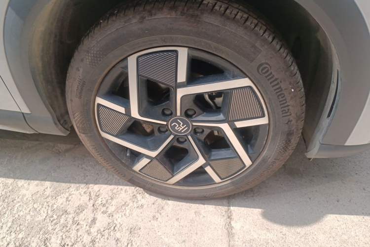 Used BYD Yuan PLUS 2022 510 km Flagship Version Right Front Wheel Hub
