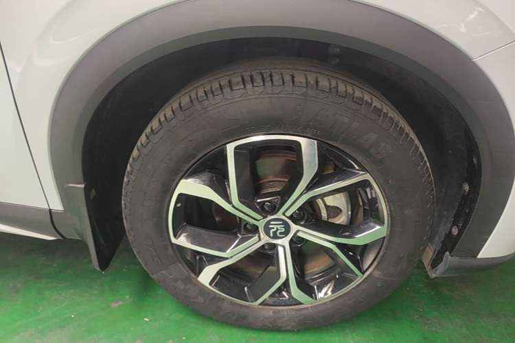 Used BYD Yuan PLUS 2022 430 km Luxury Version Right Front Wheel Hub