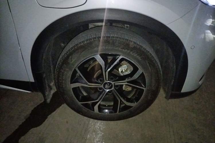 Used BYD Yuan PLUS 2022 430 km Luxury Version Right Front Wheel Hub