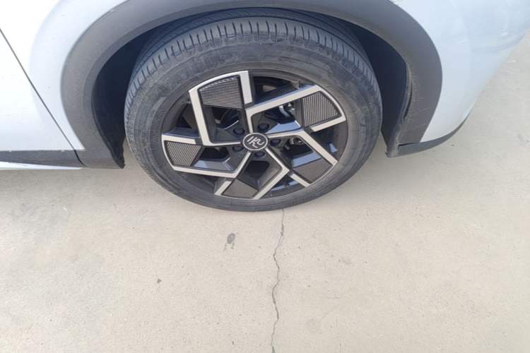Used BYD Yuan PLUS 2022 510 km Flagship Version Right Front Wheel Hub
