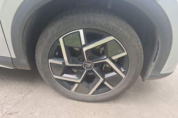 Used BYD Yuan PLUS 2022 510 km Flagship Version Right Front Wheel Hub