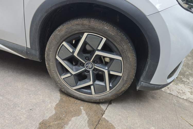 Used BYD Yuan PLUS 2022 510 km Flagship Version Right Front Wheel Hub