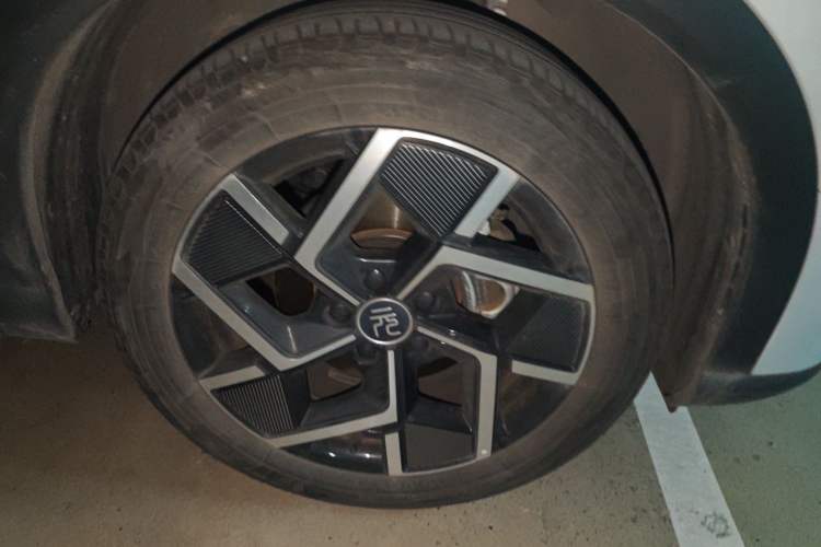 Used BYD Yuan PLUS 2022 510 km Flagship Version Right Front Wheel Hub