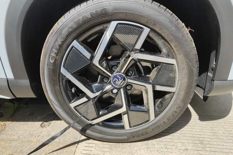 Used BYD Yuan PLUS 2022 510 km Flagship Version Right Front Wheel Hub