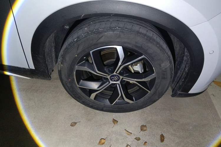 Used BYD Yuan PLUS 2022 430 km Luxury Version Right Front Wheel Hub