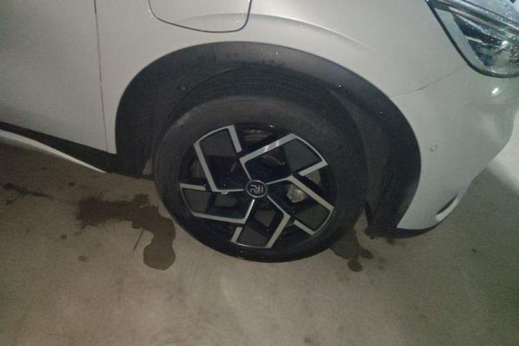 Used BYD Yuan PLUS 2022 510 km Flagship Version Right Front Wheel Hub
