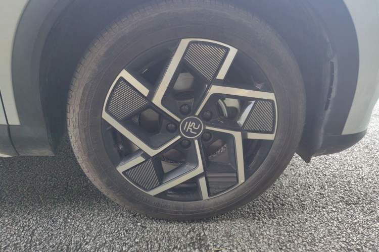 Used BYD Yuan PLUS 2022 510 km Flagship Version Right Front Wheel Hub