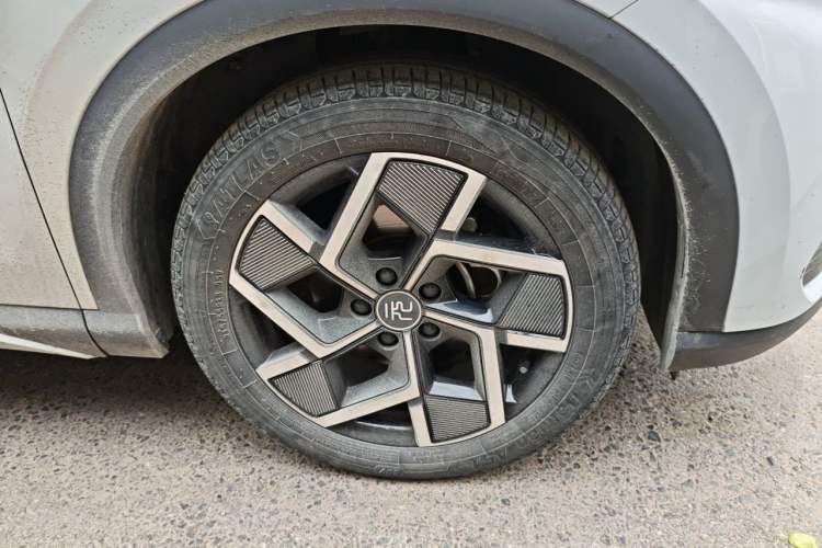 Used BYD Yuan PLUS 2022 510 km Flagship Version Right Front Wheel Hub