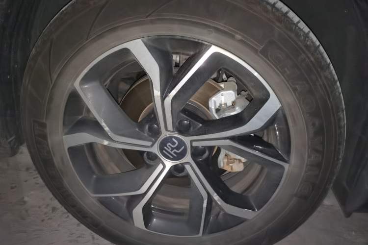 Used BYD Yuan PLUS 2022 430 km Luxury Version Right Front Wheel Hub