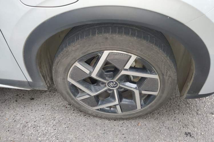 Used BYD Yuan PLUS 2022 510 km Flagship Version Right Front Wheel Hub