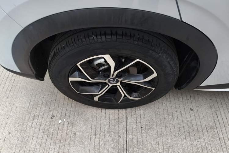 Used BYD Yuan PLUS 2022 430 km Luxury Version Right Rear Wheel Hub