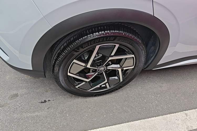 Used BYD Yuan PLUS 2022 510 km Flagship Version Right Rear Wheel Hub