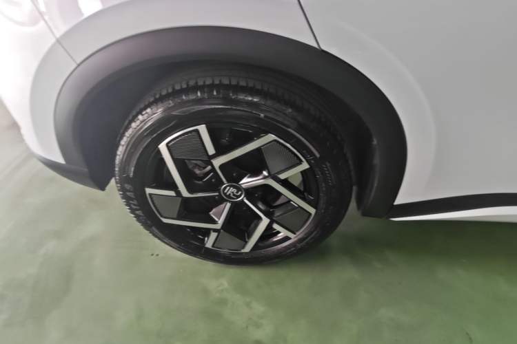 Used BYD Yuan PLUS 2022 510 km Flagship Version Right Rear Wheel Hub