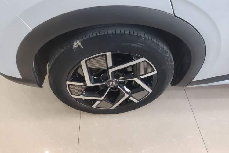 Used BYD Yuan PLUS 2022 510 km Luxury Version Right Rear Wheel Hub
